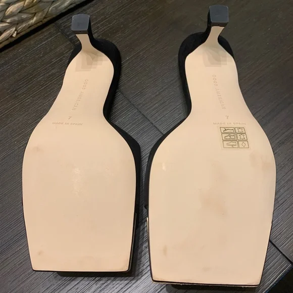 Good American The Standout Square Toe Suede Heel Size 7 - Picture 4 of 5